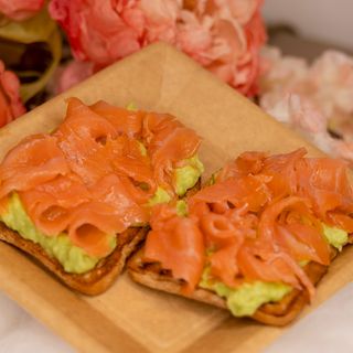 Avocado salmone