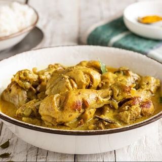 Piatto con pollo grande