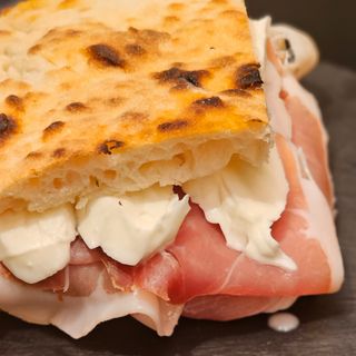 Schiacciata Prosciutto Crudo e Mozzarella