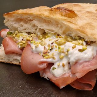 Schiacciata Mortadella, Stracciata e Pistacchio