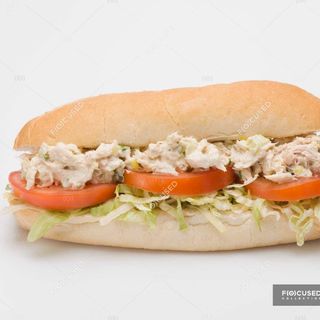 Panino pomodoro tonno insalata