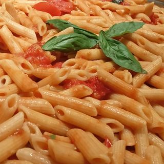Pennette con pomodoro fresco e basilico