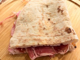 Panuozzo con prosciutto crudo