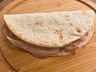 Piadina con prosciutto cotto