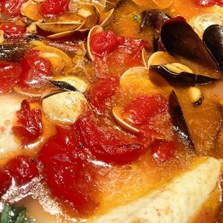 Spigola al guazzetto di frutti di mare