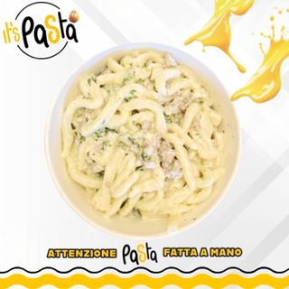 Strozzapreti con salsiccia, mascarpone e spinaci