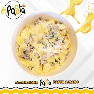 Tagliatelle con salsiccia, mascarpone e spinaci