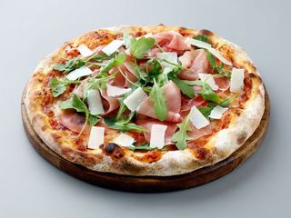 Focaccia  zafferano gamberi e zucchine