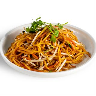 P23 Chow Mein con verdure e pollo