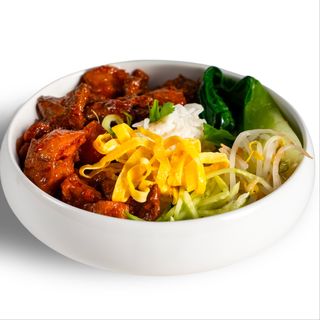 D4 Donburi con manzo al saté con patate