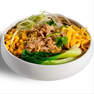 P29 Noodles in brodo con manzo