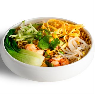 P37 Noodles in brodo con frutti di mare