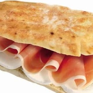 Panino con crudo e fior di latte