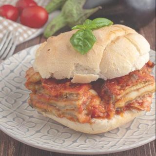 panino con parmigiana di melanzane