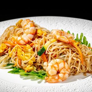 43. Spaghetti di riso con gamberi