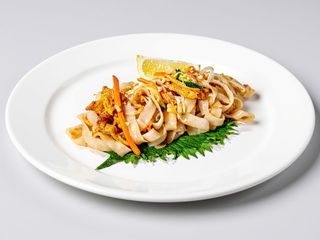 28. Pad thai