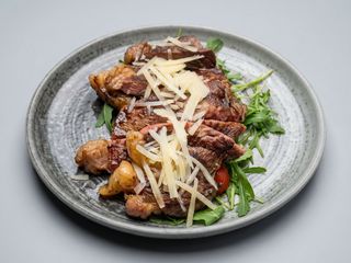 Tagliata di scottona con contorno 330 / 350 g