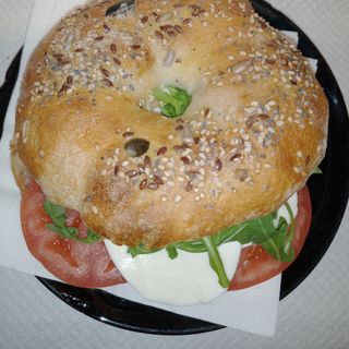 Panino/BAGEL RUCOLA-MOZZARELLA-POMODORO