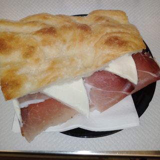 Pizza PROSCIUTTO CRUDO E MOZZARELLA