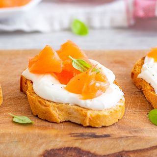 Bruschetta al salmone e Philadelphia