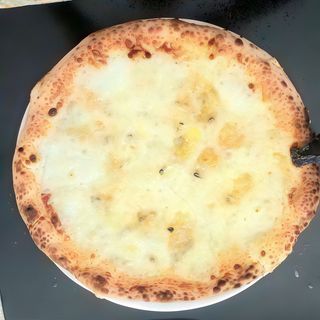 Pizza quattro formaggi