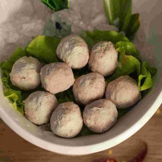 Polpette di maiale con salsa dentro