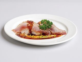 70 Nigiri maguro scottato