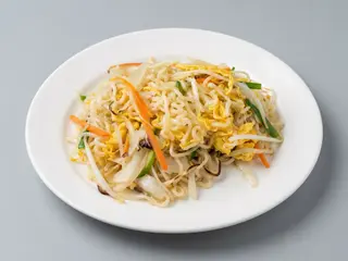 Spaghetti cinesi con verdure