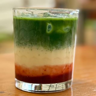 Rasberry matchalatte