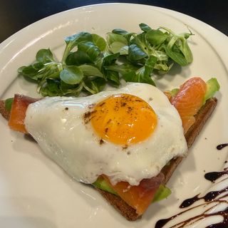Salmon toast