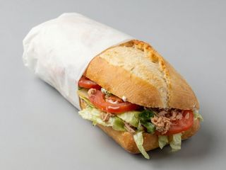 Panino tonno pomodoro e lattuga