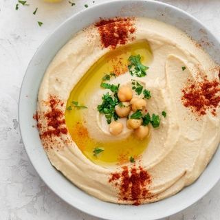 Hummus con avocado