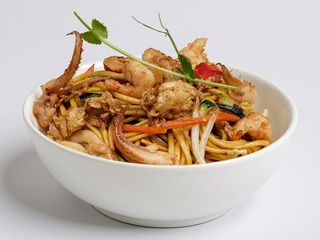 Z024. Spaghetti saltati con frutti di mare