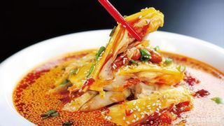 Pollo all'olio con peperoncini piccanti