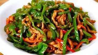 Maiale tritato con peperoncini