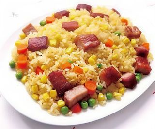 Riso saltato con Char Siu, verdure e uova