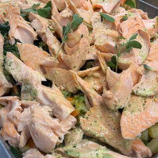 Salmone al vapore con verdura