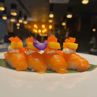 128 Nigiri sake mango