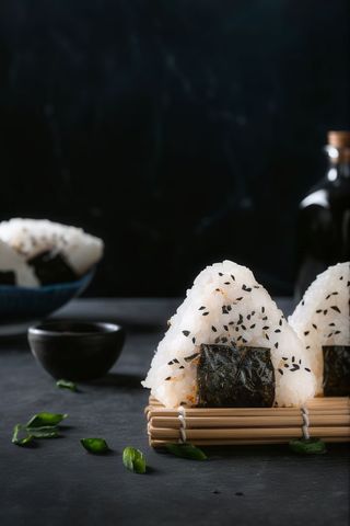 61 Onigiri sake
