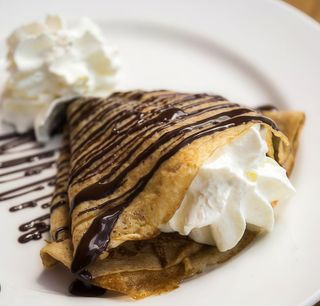 Crêpes variegata con Nutella Ferrero e panna montata fresca