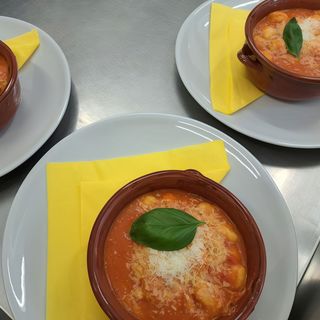 gnocchi al forno con mozzarella e basilico + acqua piccola