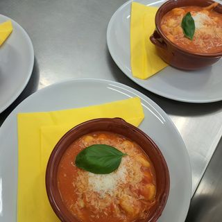 gnocchi al ragu' + acqua piccola