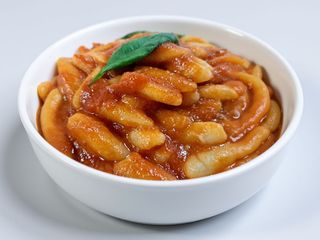 cavatelli al ragu' + acqua piccola