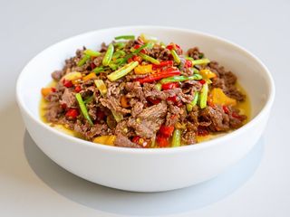 104.Saltato al sambal con manzo .pollo o maiale