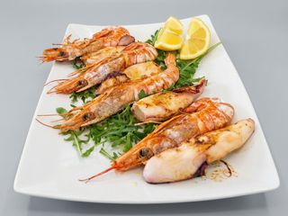 Gamberi e calamari alla griglia