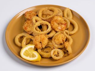 Fritto di gamberi e calamari