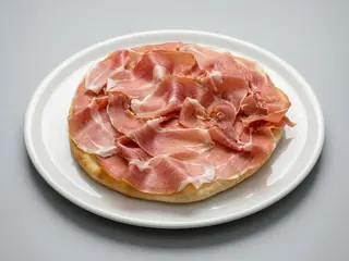 Focaccia con prosciutto crudo