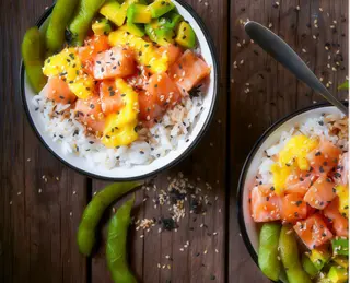 34 Poke salmone