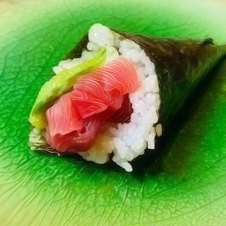 57 Temaki maguro