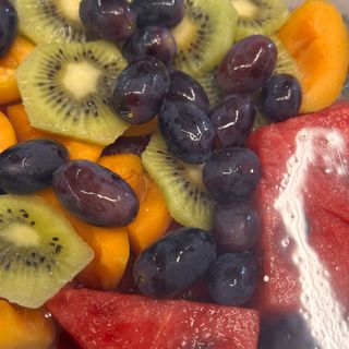Vaschetta grande di frutta mista tagliata a scelta del negozio